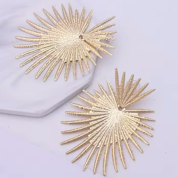 Zara “Radiance” Heart Crown Sunburst Beam Ray Regal Royal Statement Gold Earring - Picture 2 of 14